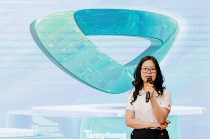 Bà Phạm Châu Loan trình bày tham luận tại hội thảo.