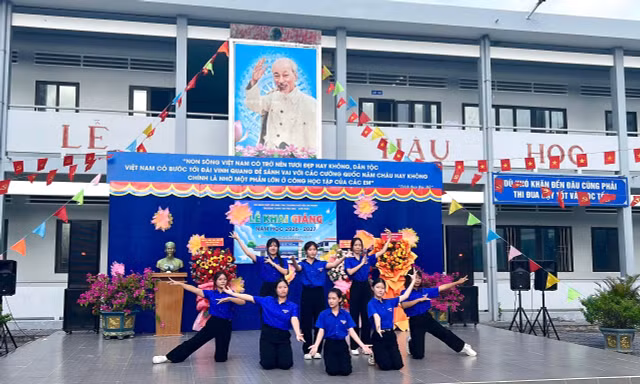 Lễ khai giảng nơi đảo xa