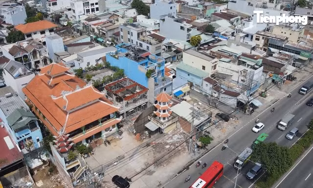 Ngôi chùa ở TPHCM di dời 300 hũ cốt để bàn giao đất cho dự án 10.000 tỷ đồng