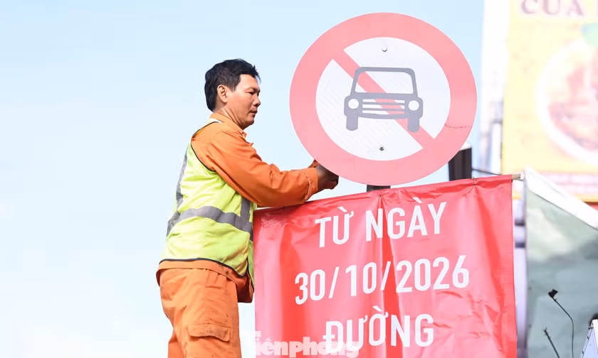 Đổi luồng quanh sân bay Tân Sơn Nhất, nhiều tài xế lúng túng
