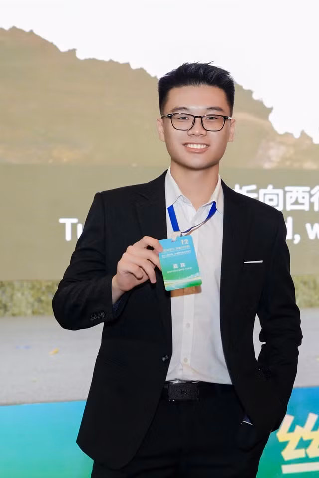  Giữa rất nhiều cánh cửa đang rộng mở, thật đáng tiếc nếu tuổi trẻ chỉ đứng nhìn