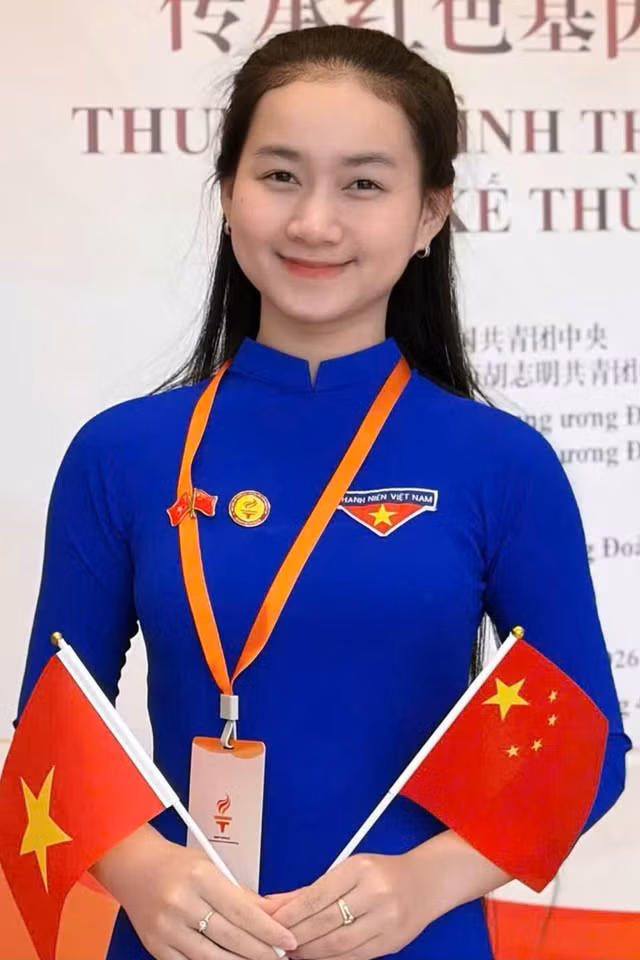 Mẹ tái phát ung thư, nữ sinh Hà Tĩnh rẽ hướng từ đam mê thanh nhạc sang ngành Điều dưỡng