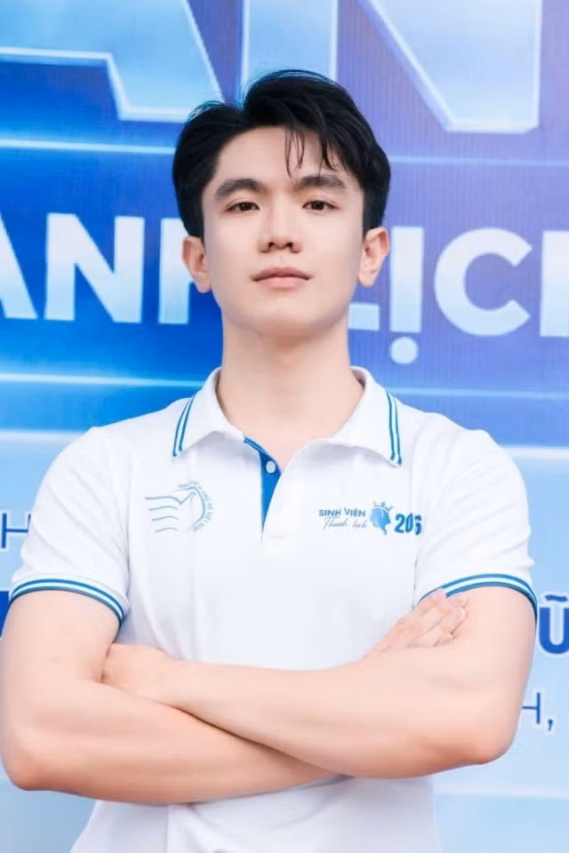 Hành trình bứt phá từ Top 12 'Duyên dáng Ngoại thương' đến 'Nam vương Sinh viên Thanh lịch 2026' của chàng trai 2K5