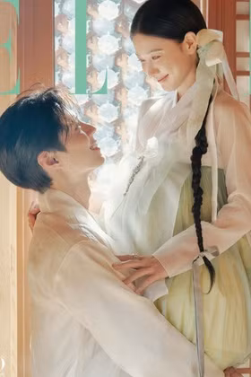 Kim Yoo Jung - Park Bo Gum gây sốt với "phản ứng hóa học" khác hẳn 10 năm trước