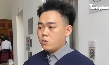 Thủ khoa 19 tuổi: 'Tôi muốn thành công để giúp đỡ thủ khoa khó khăn như mình'