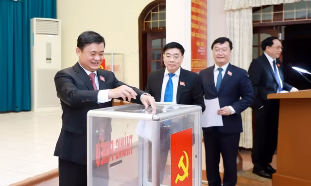 Chi tiết nhân sự Ban Thường vụ Đảng bộ Nghệ An