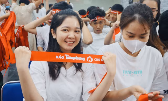 Bạn trẻ hào hứng tham gia hiến máu Chủ nhật Đỏ