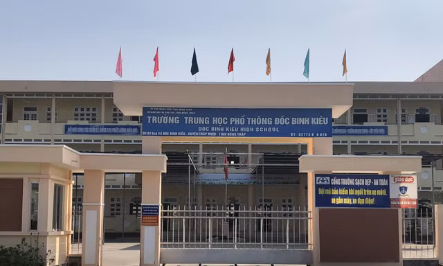 Trường THPT Đốc Binh Kiều, nơi côn đồ xông vào bắt em B. hành hung. - Ảnh: Trần Ngọc 