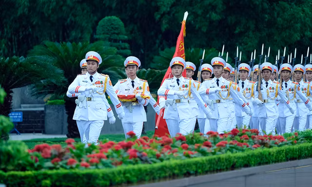 Xúc động lễ thượng cờ rủ Quốc tang nguyên Tổng Bí thư Lê Khả Phiêu
