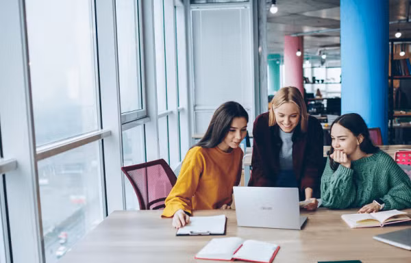 Mua laptop năm 2020, các bạn học sinh cần lưu ý điều gì?