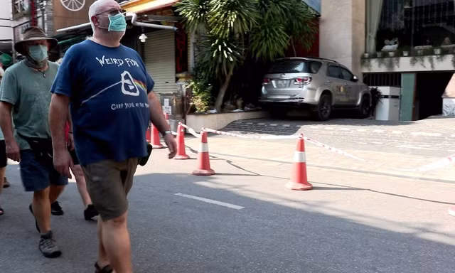 Bên trong phố Tây Phạm Ngũ Lão nơi có du khách mắc Covid -19 từng lưu trú