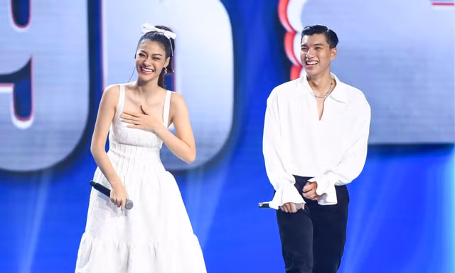 King Of Rap: HIEUTHUHAI đánh bại Lona, Pháo mang mô hình khổng lồ lên sân khấu