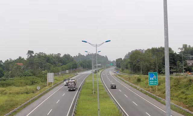Bộ GTVT sẽ báo cáo Quốc hội 2 dự án BOT cao tốc Bắc - Nam không có nhà đầu tư để có thể chuyển sang đầu tư công.