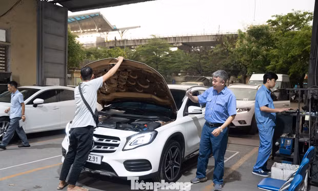 Mua ô tô cũ chưa hết hạn đăng kiểm phải đưa xe đi cập nhật thông tin
