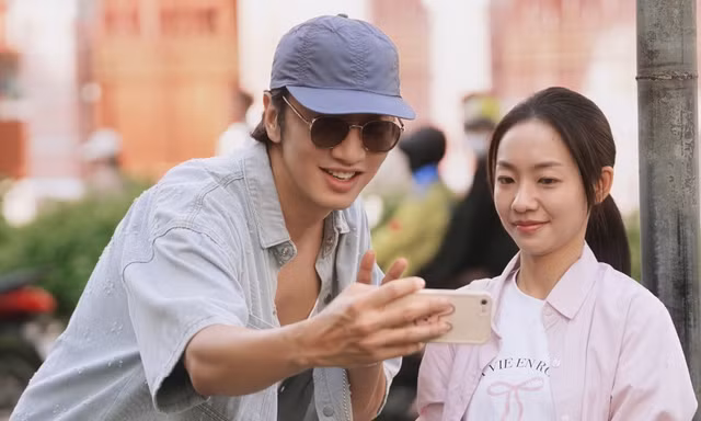 ‘Hoàng tử châu Á’ Lee Kwang Soo ‘vướng lưới tình’ với ‘nàng thơ màn ảnh Việt’ Hoàng Hà