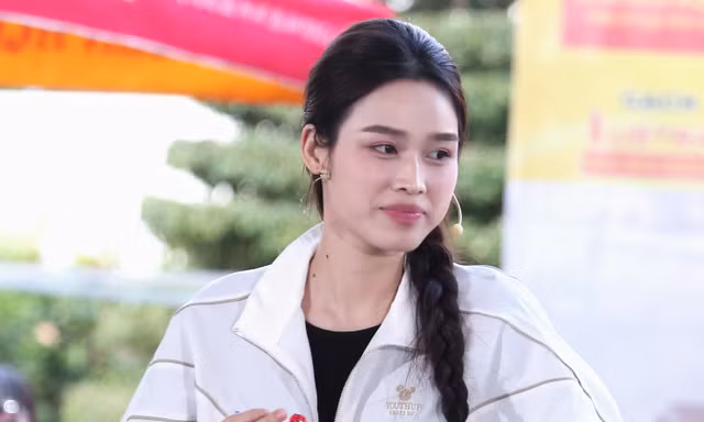 Hoa hậu Việt Nam Đỗ Thị Hà lăn xả hết mình vì hoàn cảnh khó khăn