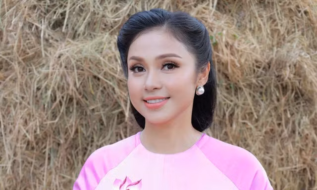 'Người đẹp Tây Đô' Việt Trinh gây chú ý khi chia sẻ lý do khiến cô bị trầm cảm