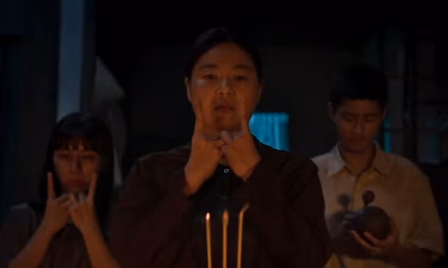 'Nữ hoàng phòng vé' Lê Khánh rũ bỏ phong cách hài hước, 'lột xác' đầy bí ẩn