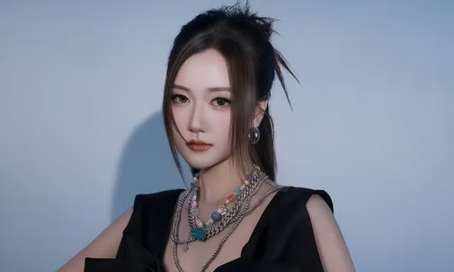 Giọng ca gen Z Thoại Nghi ‘lột xác’ ngoạn mục, làm việc với ‘ông trùm’ làm phim trên điện thoại kết hợp với AI