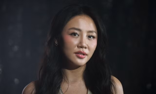 Xứng danh 'nữ hoàng nhạc phim', Văn Mai Hương hát đầy da diết về những 'phép màu' tích cực trong cuộc sống