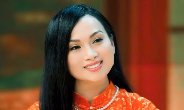 'Ca sĩ tỷ phú' Hà Phương lần đầu tiết lộ sự thật sau ánh hào quang của gia đình