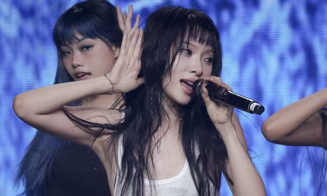 Dàn 'Em xinh say hi' phản ứng thế nào trước sự 'chịu chơi' của Mỹ Mỹ khi trình diễn cực kỳ ấn tượng trên sân khấu?