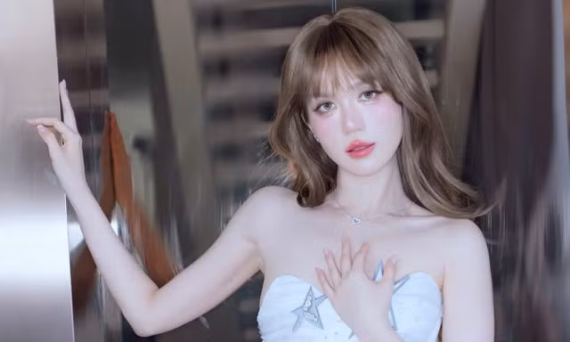 'Nữ hoàng nội y' Ngọc Trinh trở lại đóng phim gây tò mò với đề tài độc lạ