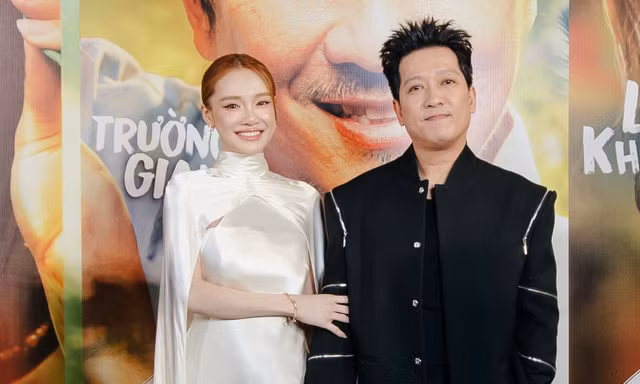 Nhã Phương lần đầu xuất hiện sau khi sinh con, tay trong tay không rời Trường Giang trên thảm đỏ