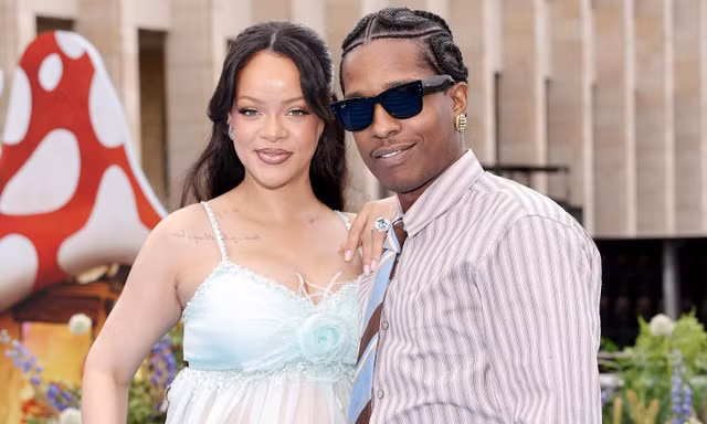 Rihanna trở lại làng giải trí với vai trò mới, tài tử Mark Hamill tham gia chuyến phiêu lưu 'bung nóc' màn ảnh