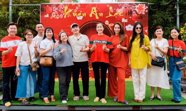 Hồ Ngọc Hà, Ngọc Linh, Quốc Đại, MC Quỳnh Hoa và các nghệ sĩ mang Tết sớm đến với bà con khó khăn