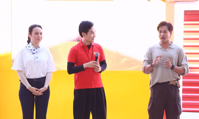 Á hậu Thủy Tiên, Khải Đăng lấm lem toàn thân để giành tiền thưởng cho trẻ em khó khăn 