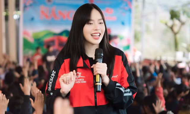 'Hoa hậu Việt Nam' Thanh Thủy lần đầu thử sức với ca hát vì điều ý nghĩa đặc biệt