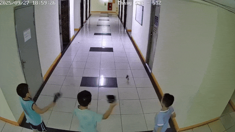 Tranh cãi vụ cháu bé ở Hà Nội ném dép trúng van nước chung cư khiến 4 thang máy lênh láng, hư hỏng