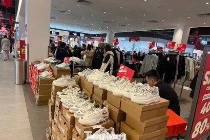 Cảnh lạ lùng tại siêu thị, trung tâm thương mại Hà Nội áp Tết