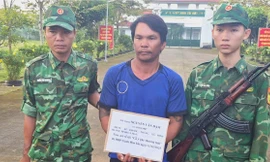 Đối tượng truy nã lẩn trốn trên tàu cá