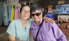 Chàng nghệ sĩ mù giả giọng các nghệ sĩ nổi tiếng như thật