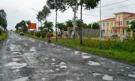 Đường Xuyên Á qua An Giang chi chít 'ổ gà, ổ voi'