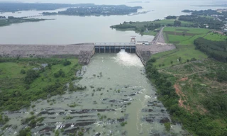 Hồ thủy điện lớn nhất miền Nam tiến hành xả tràn 