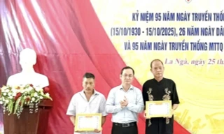 2 công dân dũng cảm lao xuống sông cứu người phụ nữ nhảy cầu