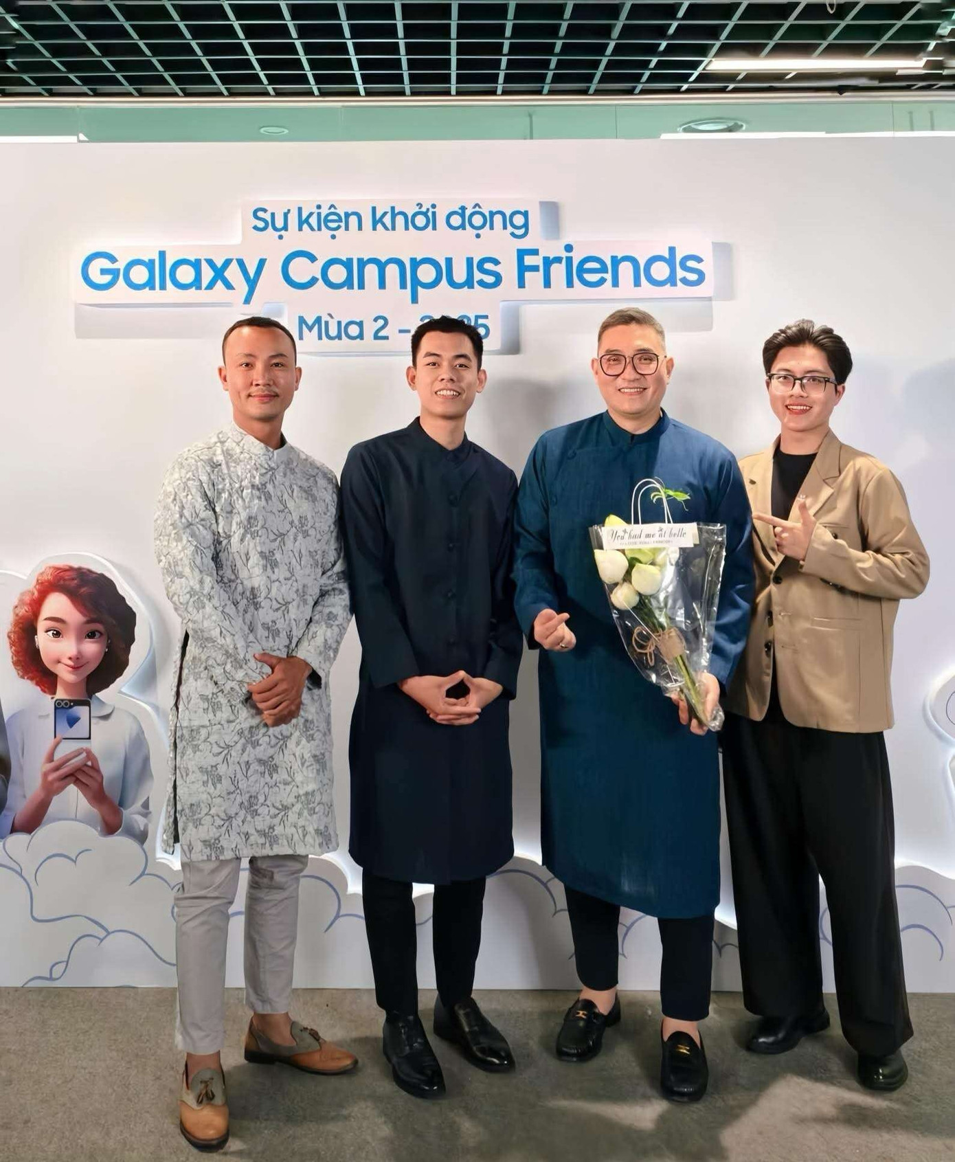 anh-2-vuot-qua-hon-2300-thi-sinh-nam-sinh-tro-thanh-thanh-vien-samsung-galaxy-campus-friends-mua-2.jpg