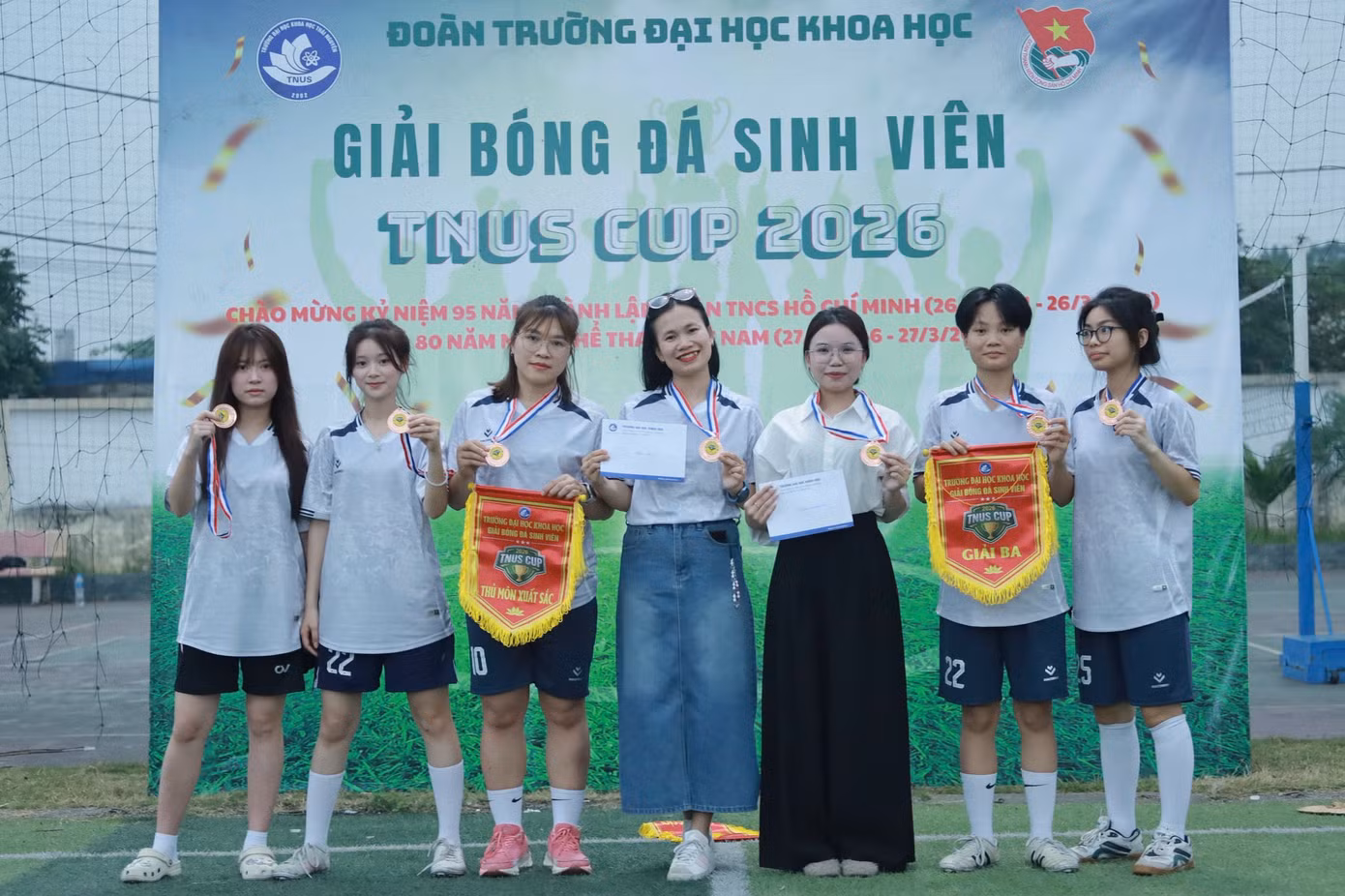 dat-huy-chuonh-dong-giai-bong-da-sinh-vien-tnus-cup-nam-2026.jpg