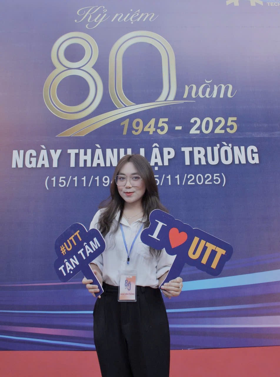 anh-chup-ho-tro-su-kien-80-nam-thanh-lap-truong-dh-cong-nghe-gtvt.jpg