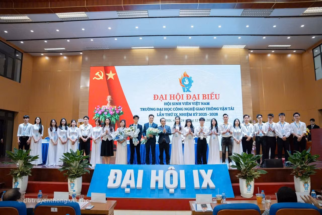 anh-bch-hoi-sinh-vien-khoa-ix-truong-dh-cong-nghe-gtvt.jpg