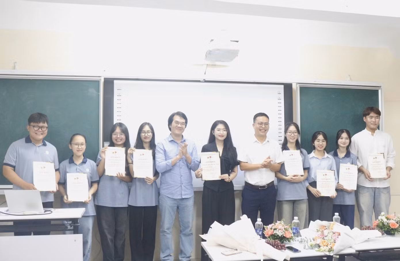 Đoàn Trang chia sẻ rằng: “Em chọn sống trong trạng thái không ngừng học hỏi, chủ động thay đổi và sẵn sàng thích nghi, bởi em tin rằng phát triển bền vững chỉ đến khi dám bước ra khỏi vùng an toàn”.