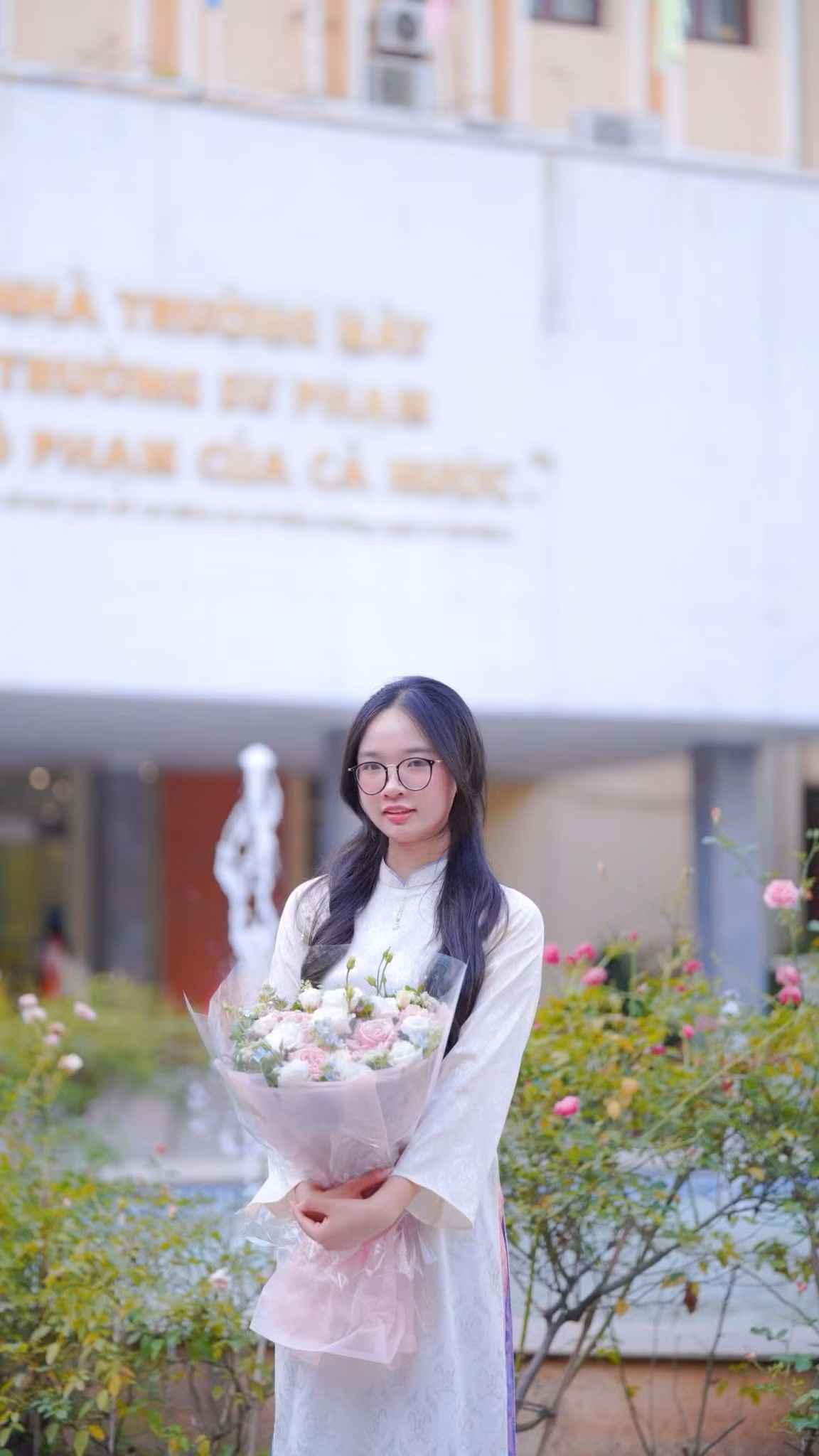 Thúy Hiền tham gia Tuần lễ chào mừng Ngày Nhà giáo Việt Nam 20/11 tại trường ĐH Sư phạm Hà Nội, tháng 11/2025.