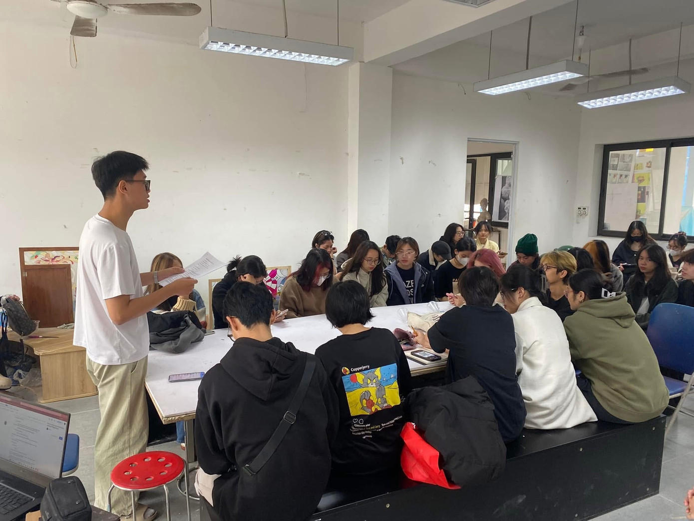 Việt Anh chủ trì cuộc họp tổng kết trong khuôn khổ Lễ hội Thiết kế Sáng tạo tại Bắc Bộ Phủ 2024. viet-anh-chu-tri-cuoc-hop-tong-ket-trong-khuon-kho-le-hoi-thiet-ke-sang-tao-tai-bac-bo-phu-2024.jpg