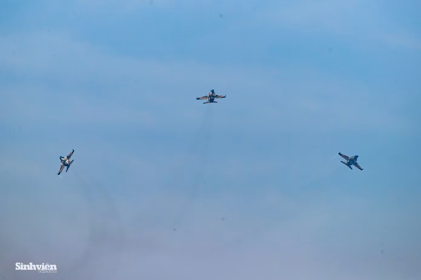 hop-luyen-may-bay-su-25.jpg