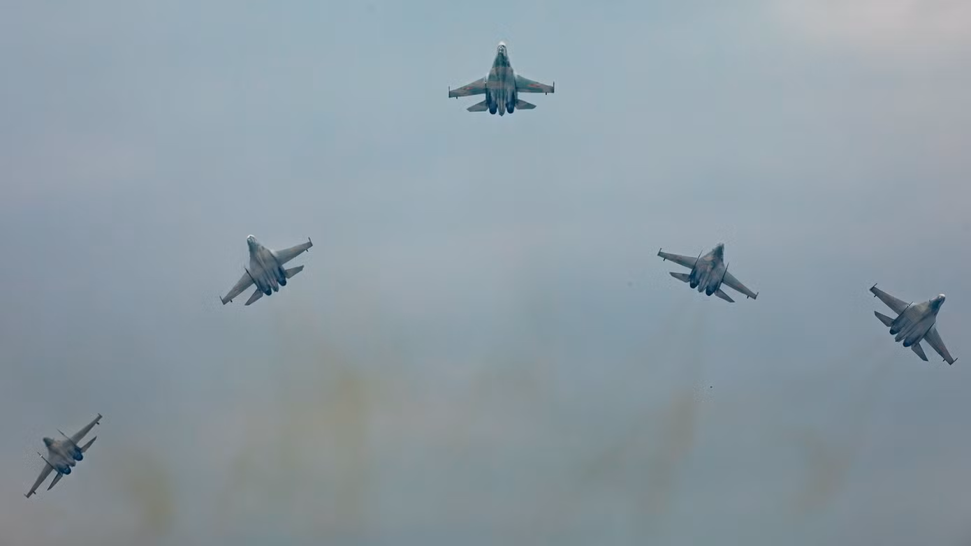 hop-luyen-may-bay-su-20.jpg
