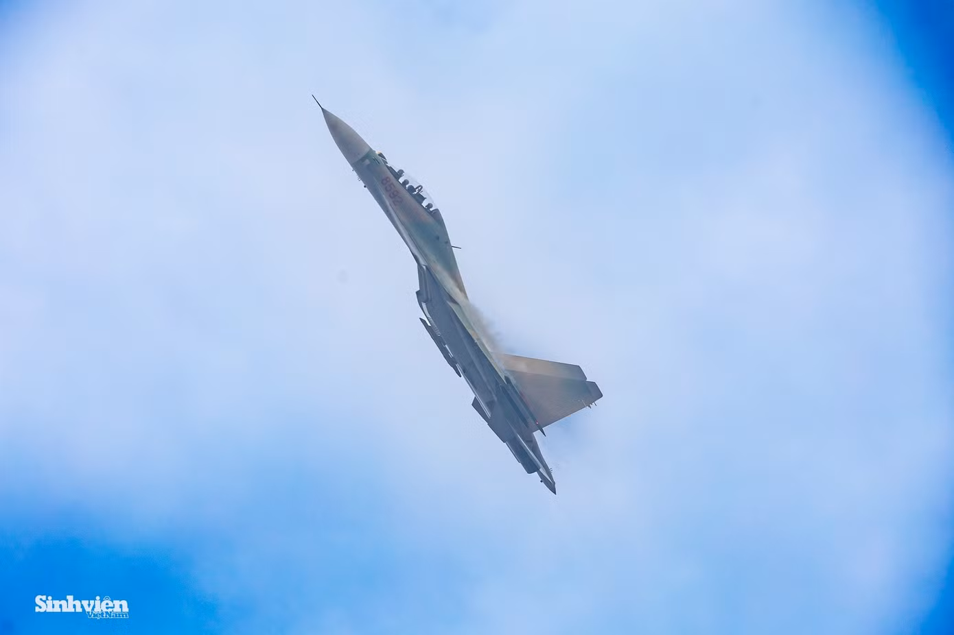 hop-luyen-may-bay-su-32.jpg
