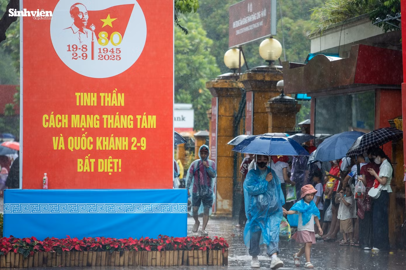 nguoi-dan-doi-mua-cho-le-quoc-khanh-29-14.jpg